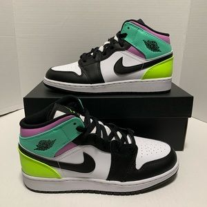 Air Jordan 1 Mid Size 6.5Y / 8W